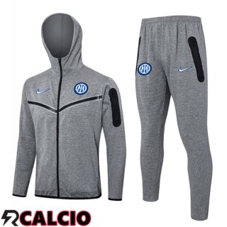Tuta Calcio - Felpa Con Cappuccio Inter Milan Grigio 2024/2025  Tuta Calcio - Felpa Con Cappuccio Inter Milan Grigio 2024/2025