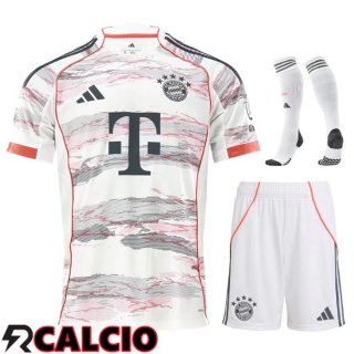 Insieme Seconda Maglia Bayern Monaco (Pantaloncini + Calzini) 2025 2025  Insieme Seconda Maglia Bayern Monaco (Pantaloncini + Calzini) 2025 2025