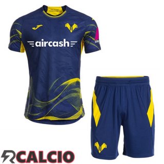 Prima Maglie Calcio Hellas Verone Bambino Blu Reale 2025/2026  Prima Maglie Calcio Hellas Verone Bambino Blu Reale 2025/2026