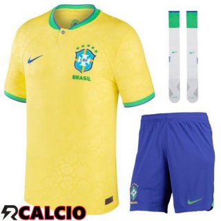 Insieme Prima Maglia Brasile (Pantaloncini + Calzini) Coppa Del Mondo 2022  Insieme Prima Maglia Brasile (Pantaloncini + Calzini) Coppa Del Mondo 2022