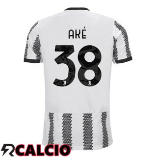 Prima Maglia Juventus (AKÉ 38) Bianco Nero 2022/2023  Prima Maglia Juventus (AKÉ 38) Bianco Nero 2022/2023
